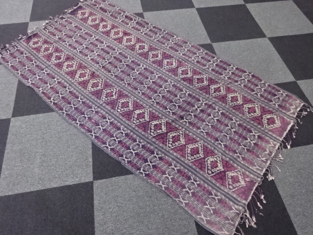 ANTIQUE TRIBAL RUG / WOOL